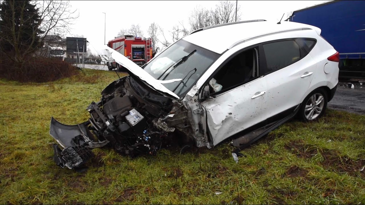 Frontale sulla circonvallazione di Vigevano: il video dei soccorsi