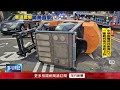 屏東聯結車沒綁好「堆高機滑落」 電動車駕駛險爆頭