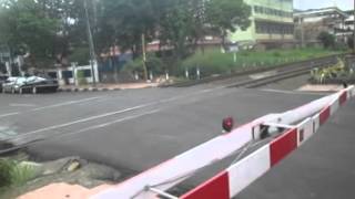 KA 330 Melintas Pjl 163 Merdeka Bandung