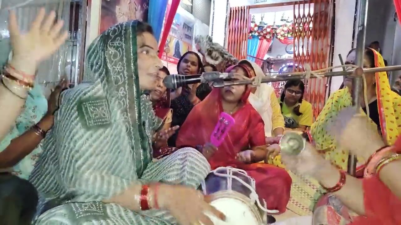 वायरल लांगुरिया भजन👌 ले ले लांगुरिया गोद में💯 मेरी लचकी जाय कमरिया🥰 साधना तिवारी भजन🙏