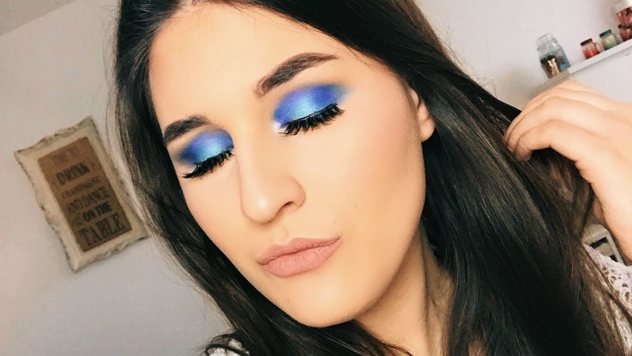 Dramatic Blue Halo Eyeshadow look!