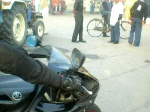 this video ws made by me at the greater noida petrol pump just the day before the repsol replica cbr crashed on the expressway