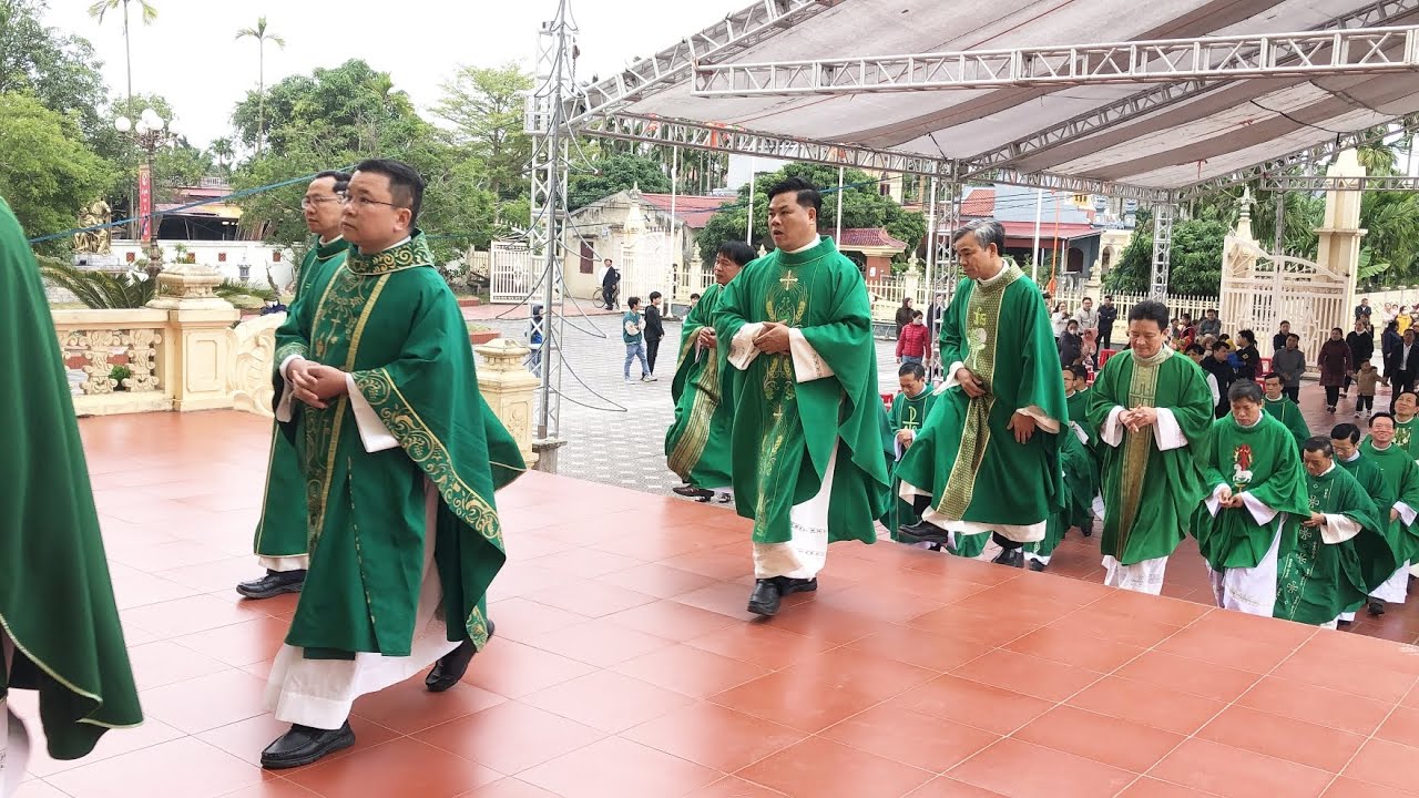 Tuần Chầu Giáo Xứ Ninh Mỹ Giáo Phận Bùi Chu Rước Đoàn Lễ Nghi Vào Dâng Thánh Lễ Đồng Tế 