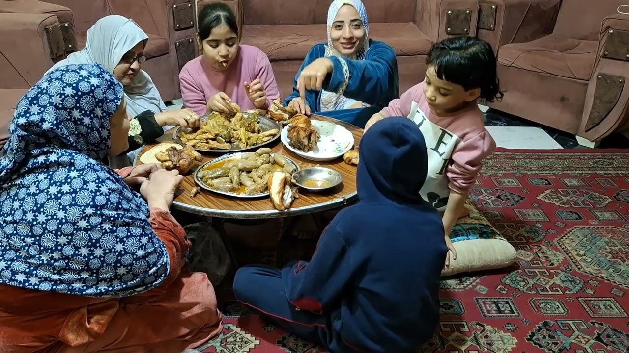 تعالوا شوفوا خالتي عزيمتنا علي اي وداعنا سنه وبنستقبل سنه ربنا ما يحرمنا من بعض يغرب