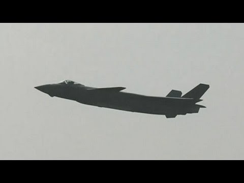 Китай впервые показал новейший истребитель J-20