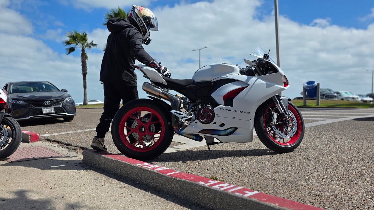Sport mode options on the Ducati Panigale v2. #ducati #ducatipanigalev2 #panigalev2 