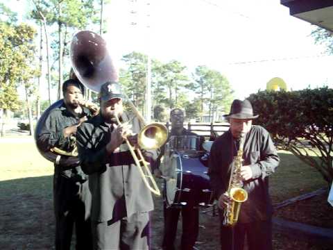 Bay City Brass lets the Saints march in for Spanis...