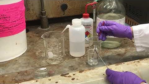 Preparing a TGA sample pan