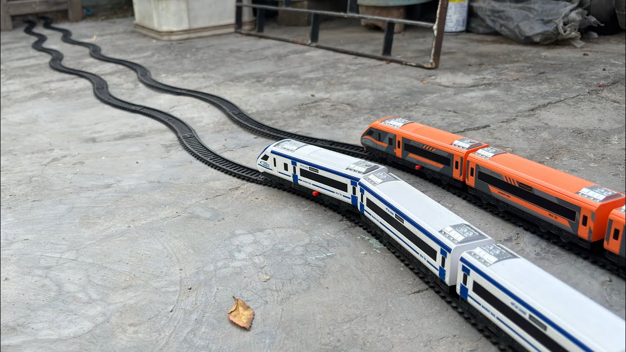 CENTY TOY NAV BHARAT EXPRESS RACE ORANGE TRAIN V/S BLUE TRAIN