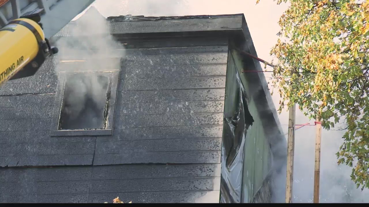 Altoona house deemed 'total loss' after morning fire - YouTube