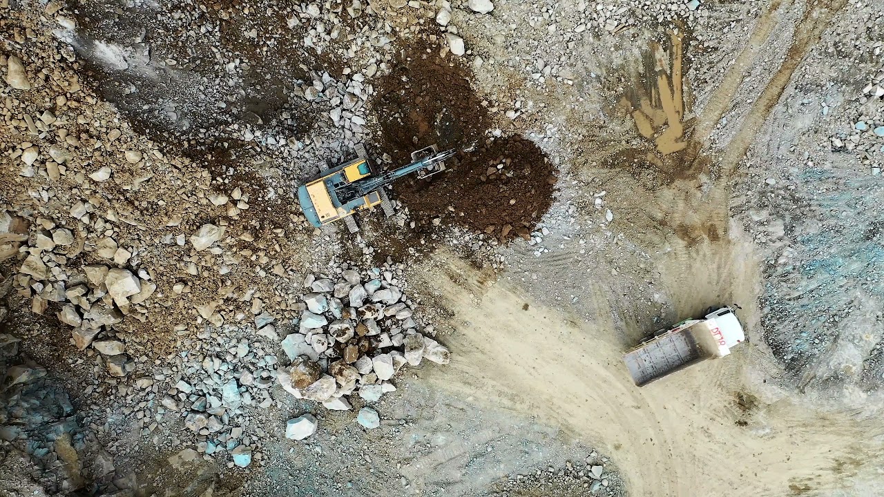 Погрузка щебня в тонары - Solber.ru