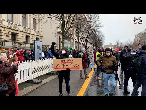 Proteste gegen Impfpflicht in Berlin