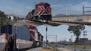 Así es la combinación de locomotoras similares de ferromex AC44C6M/AC4400CW