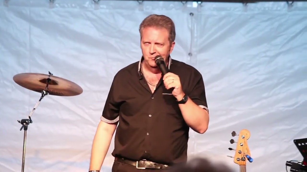 Colin Paul sing 'Hurt' Elvis Week 2017