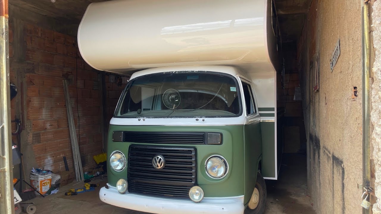 Reta final construção kombi Safari artesanal feita na garagem de casa 