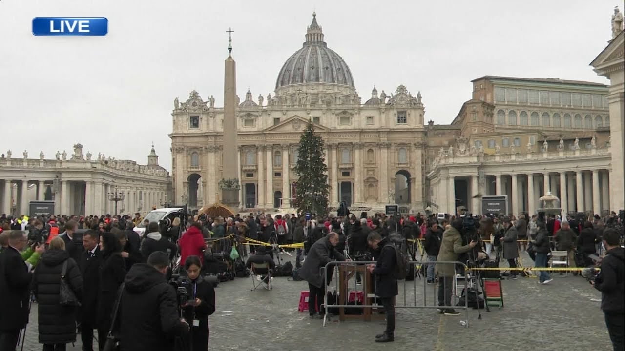 Thousands mourn Benedict XVI at funeral celebrated by pope - YouTube