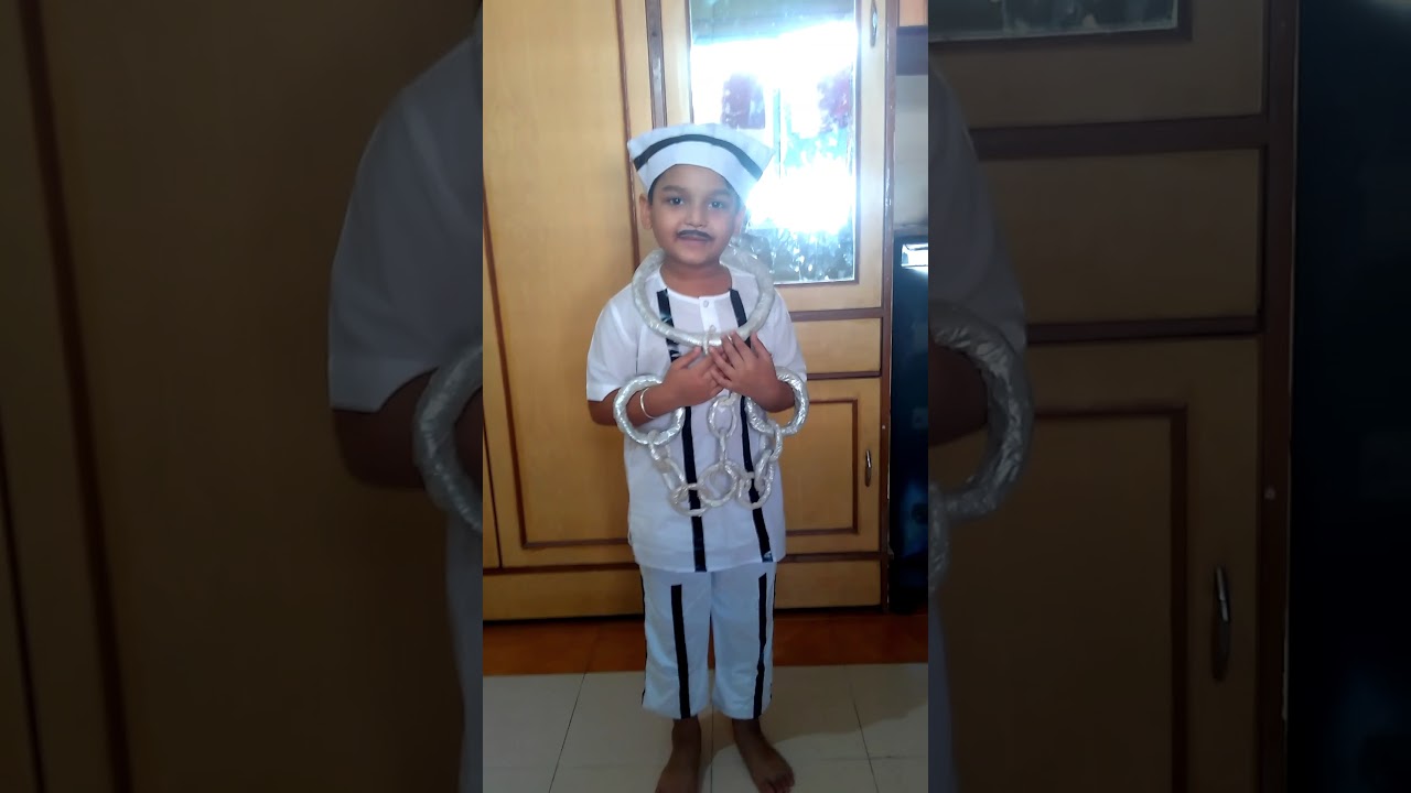 Dron won 1st prize Bhagat Singh in fancy dress competition