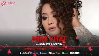 Әйелдер ақ шәуетпен камминация жасайды Су астында жалаңаш лесбиянка сүңгуірлері