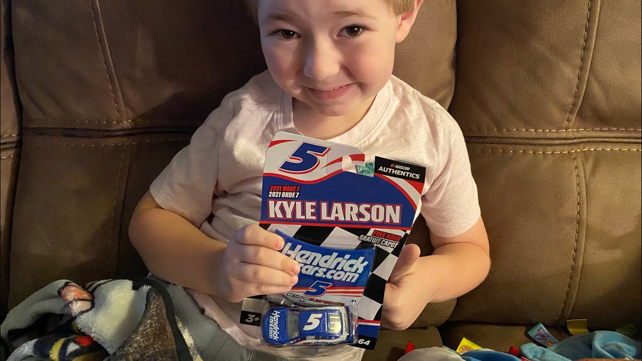 NASCAR Authentics 2021 Wave 7 Kyle Larson Diecast Review!!