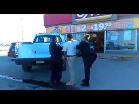 Se niega a redondear y lo arrestan