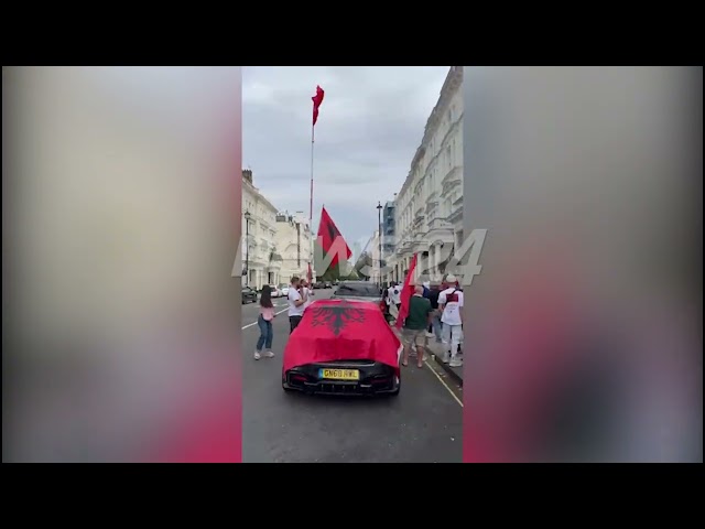 “Nga Anglia drejt Tiranës”/ Diaspora nga Britania niset me autokolonë për protestën e 12 shtatorit