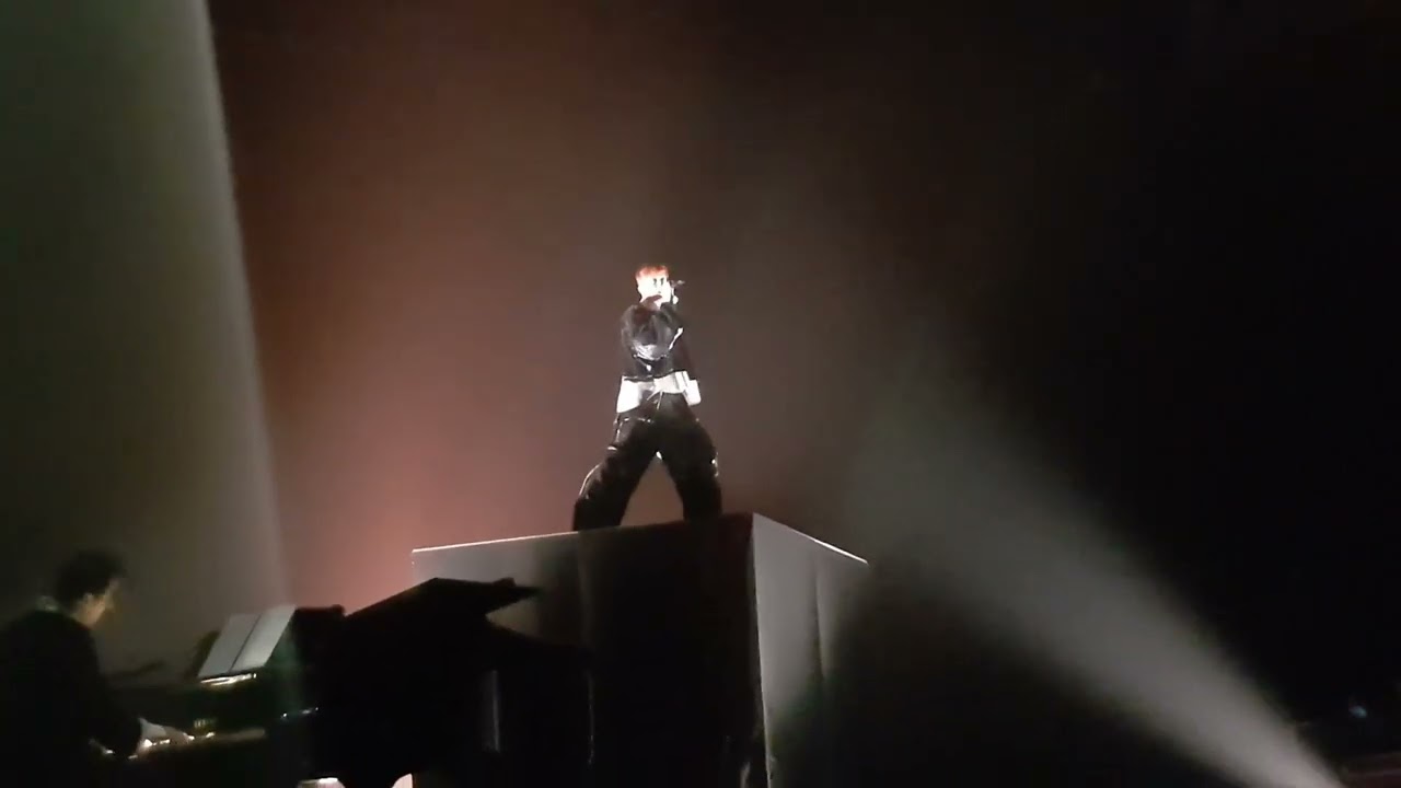 Mud blood - Loïc Nottet / Live du 4 octobre 2024 / Folies Bergère - Paris