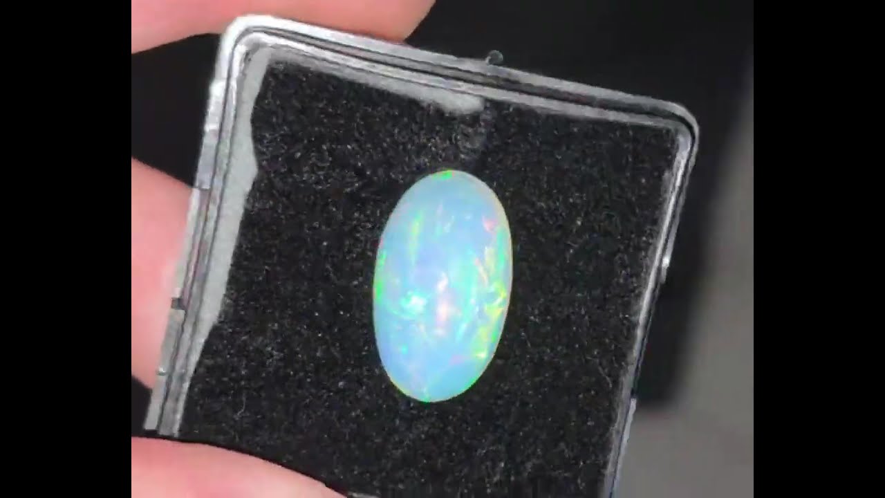 Ефіопський опал кабашон 20.3 х 11.9 х 8.12 мм