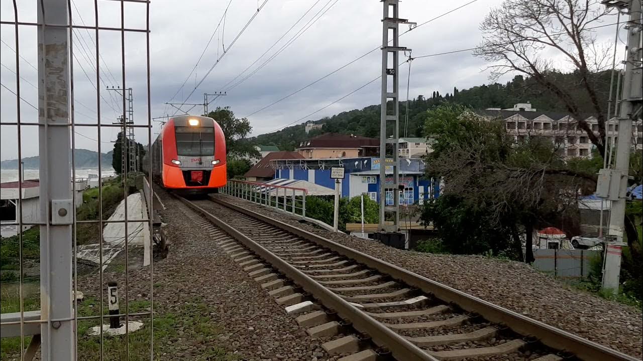 Ласточка хоста адлер. Вид на адлер из поезда. Головинка жд вокзал. Ласточка сочи туапсе. Эд4м сочи.