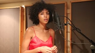 Смотреть клип Arlissa - I Hate Giving You Everything