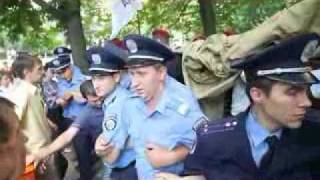 «Беркут» демонтирует палатки у Лукьяновского СИЗО(, 2011-08-06T15:04:50.000Z)