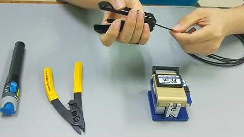 Fiber optic SC APC fast connector operation