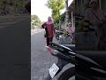 Tukang Sapu di Pasar Sentolo Baru