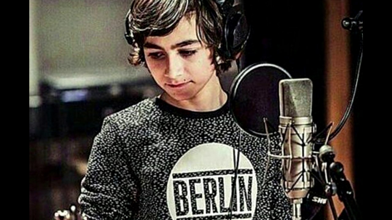 Kids United - La Camisa Negra Esteban