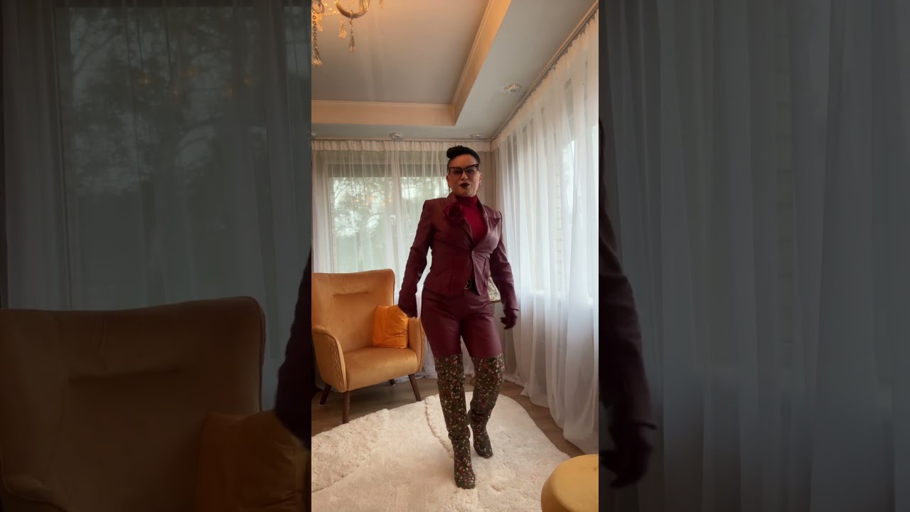 Кожаный костюм в цвете бордо🔥 