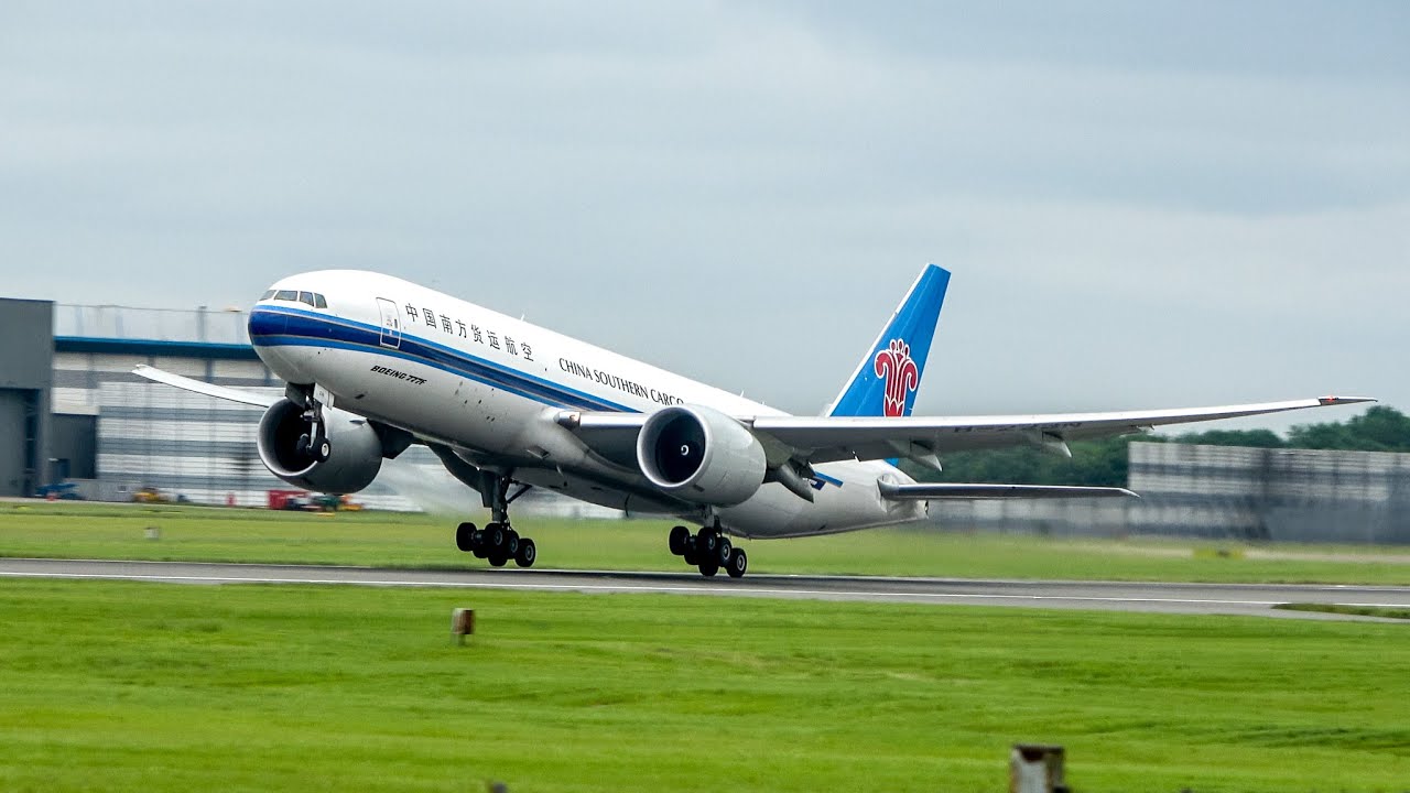 LONDON STANSTED AIRPORT -  Plane Spotting | Landing & Take off