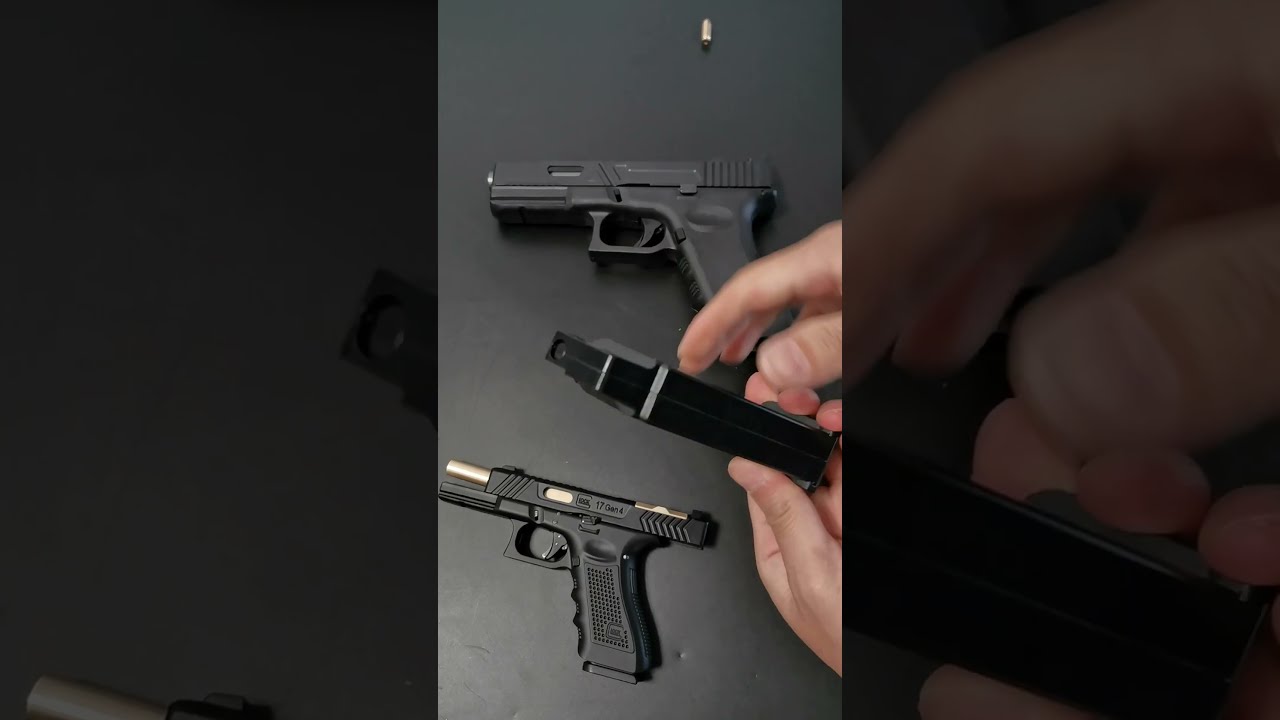 Glock 17 1:1 Model Toy VS 1:2 Model Toy - Link in Comments