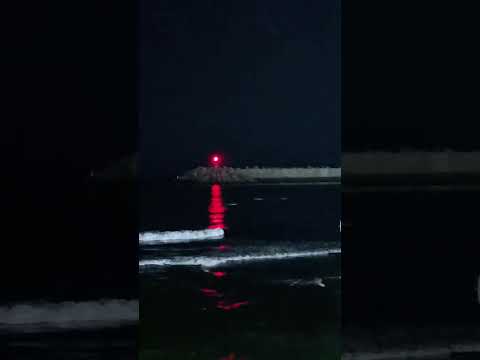 الجزائر شاهد مواطن يجد أضواء غريبة في شاطئ البحر ليلا