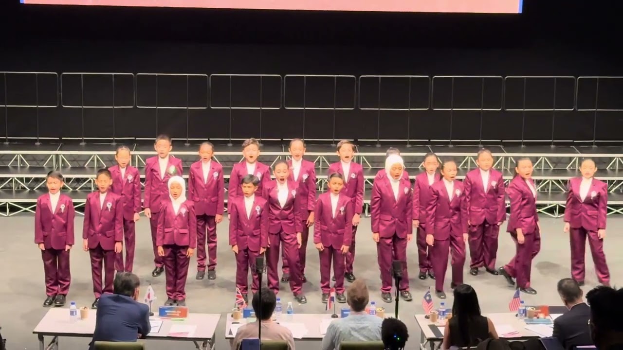 Advanced Team, Les Chanteurs Senior singing Rise Up and Seindah Biasa