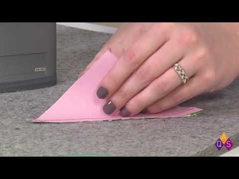 How to Make a Quarter-Square Triangle Unit - uquilt with Emily
