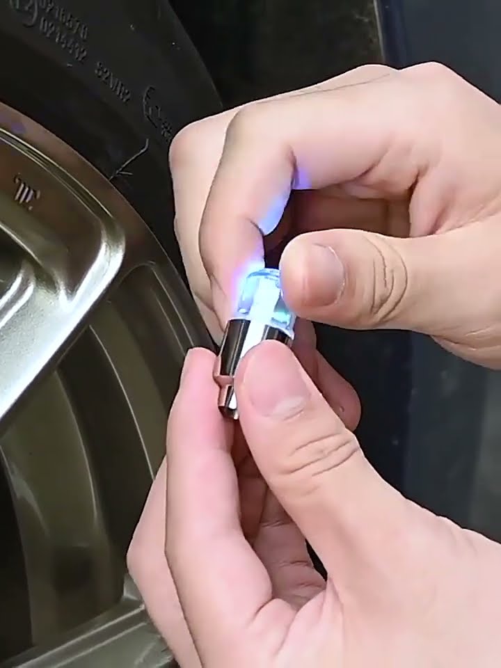 2020 Novelty LED Flash Tyre Wheel Valve Cap Light For Car Bike