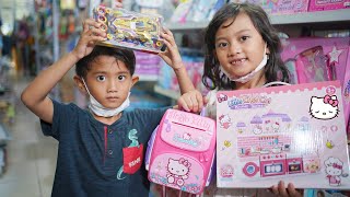 BONGKAR CELENGAN HELLO KITTY Buat Beli Mainan Masak masakan | Salsa and family