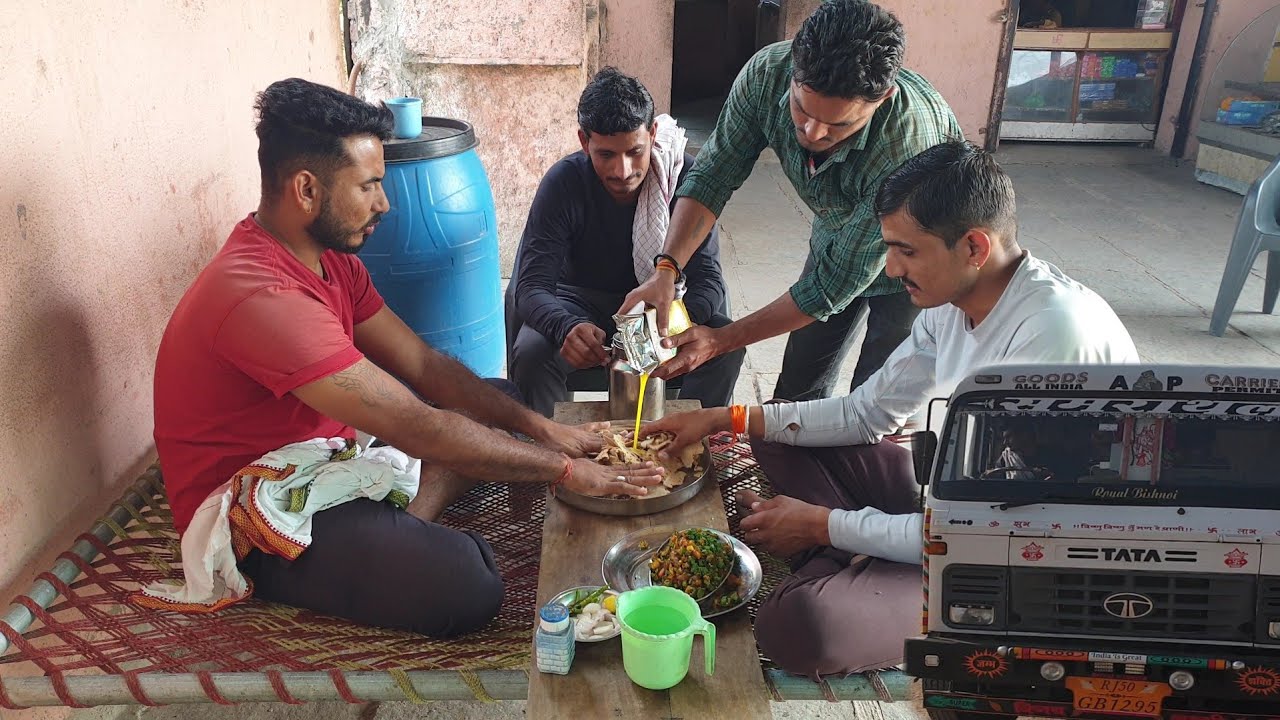 मुह मे पाणी आ जायेगा  घी पँक रायता भेंडी रोटी  | राजस्थानी ड्रायव्हर साहेब खाना खाते हुए