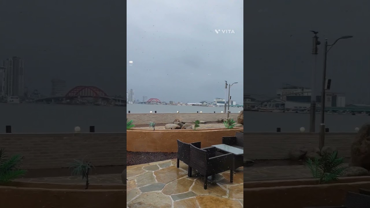 sogcho 속초메리고라운드 청초호 호수뷰카페 비오는청초호 회전목마카페 속초핫플 속초갈만한곳 호수뷰카페 #koreatravel #shorts