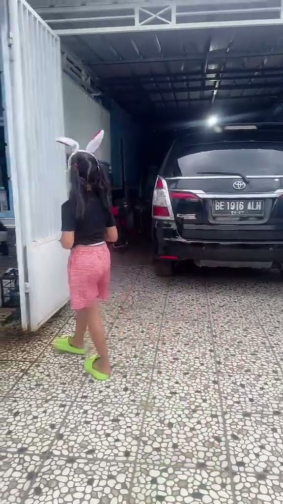 Vidio kocak dan gokil @nyaikembang1nyaikembang1 /terus yg di dapur siapa ya??
