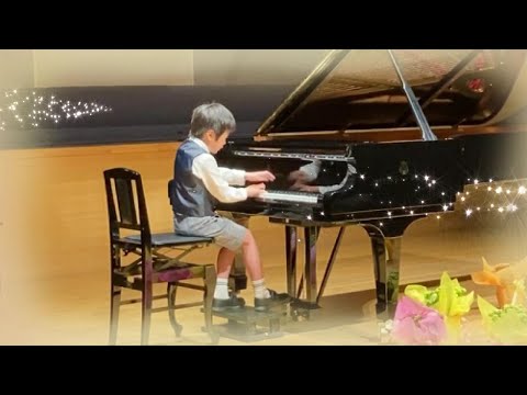 [age 8] Flight of the Bumblebee - Rimsky-Korsakov (arr. Rachmaninoff)