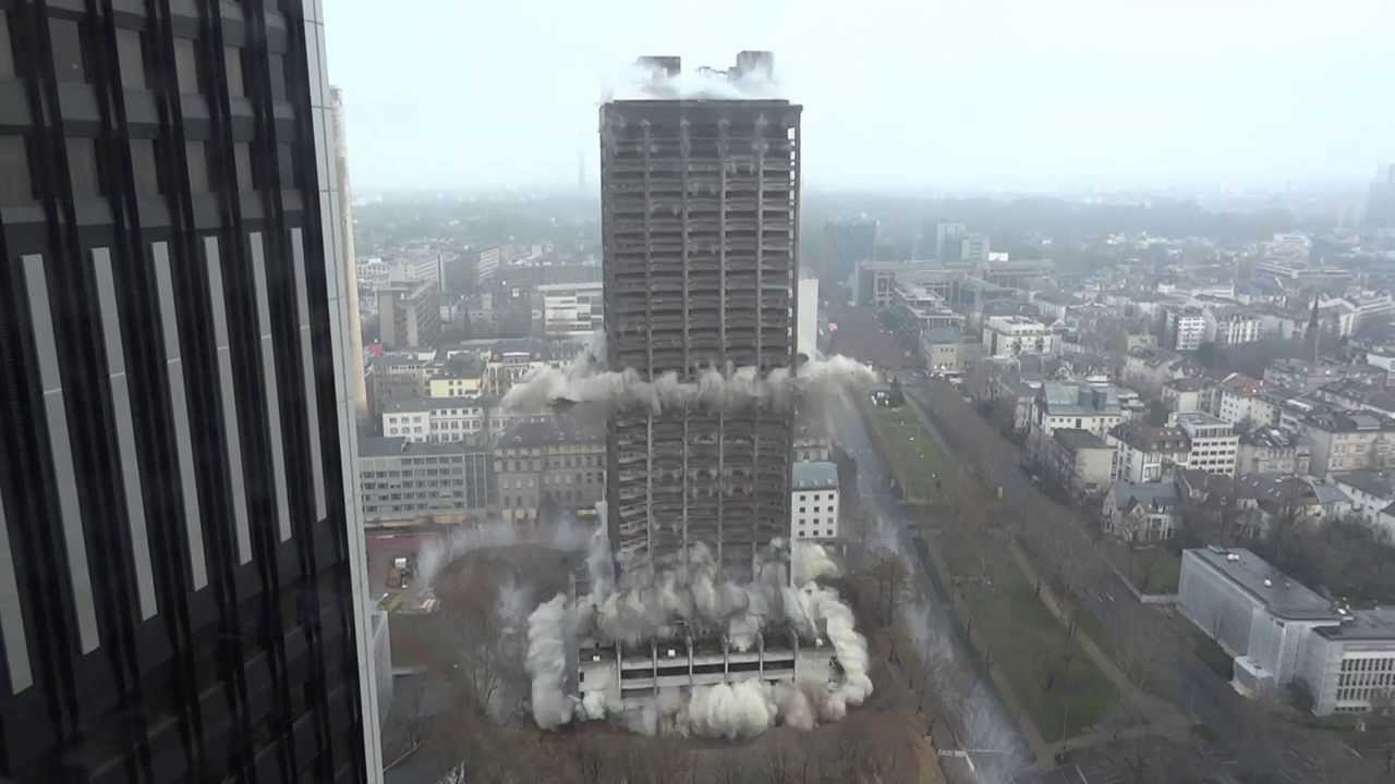 Sprengung 116 Meter Hochhaus (AfE-Turm) in Frankfurt am 02 ...