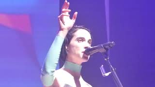 St. Vincent - Dancing With a Ghost → Slow Disco (Houston 02.20.18) HD