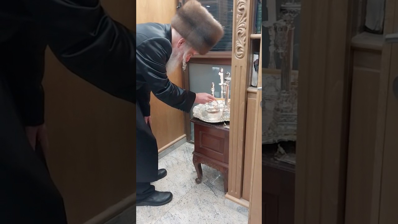 זאת חנוכה בחצר הקודש הארנאסטייפאל