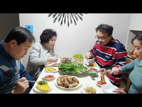 Video Cô dâu VIỆT nấu PHỞ BÒ, BÁNH XÈO, NEM RÁN sinh nhật mẹ... - youtube