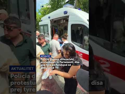 Policia dhunon shtazarisht protestuesit te Parlamenti, disa prej tyre përfundojnë në ambulancë - SHORTS
